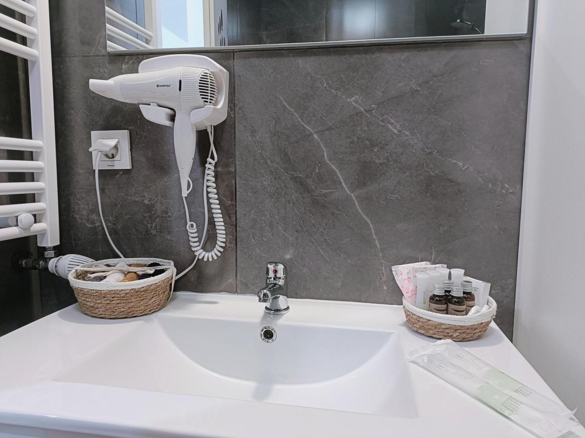 Christopher Apartment Oradea Phòng bức ảnh